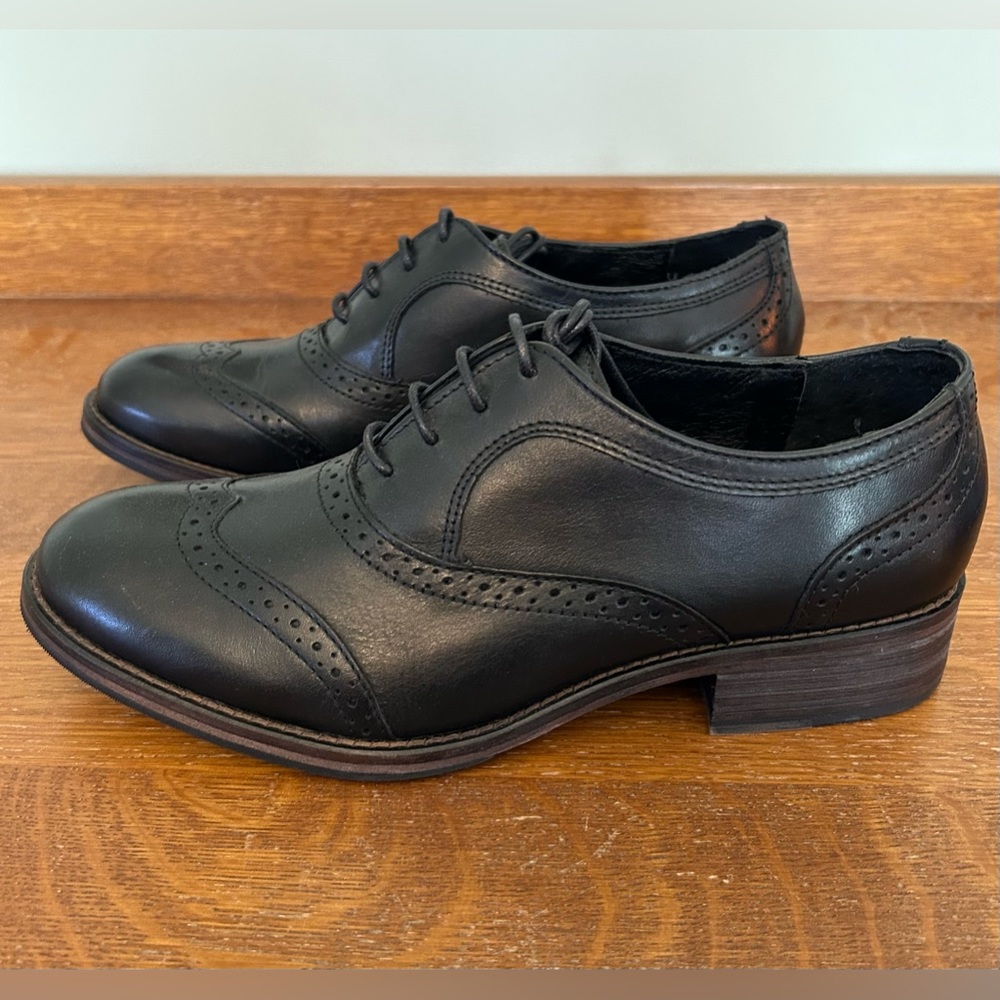 Brand new, never worn, women’s black Wolverine spectator oxfords. Size 9.